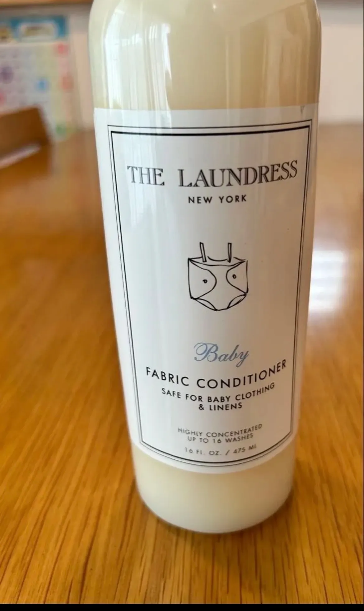 海外の高級洗剤ブランド THE LAUNDRESS（ランドレス）Baby Fabric Conditioner 475ml の新品未開封ボトル。正面ラベル