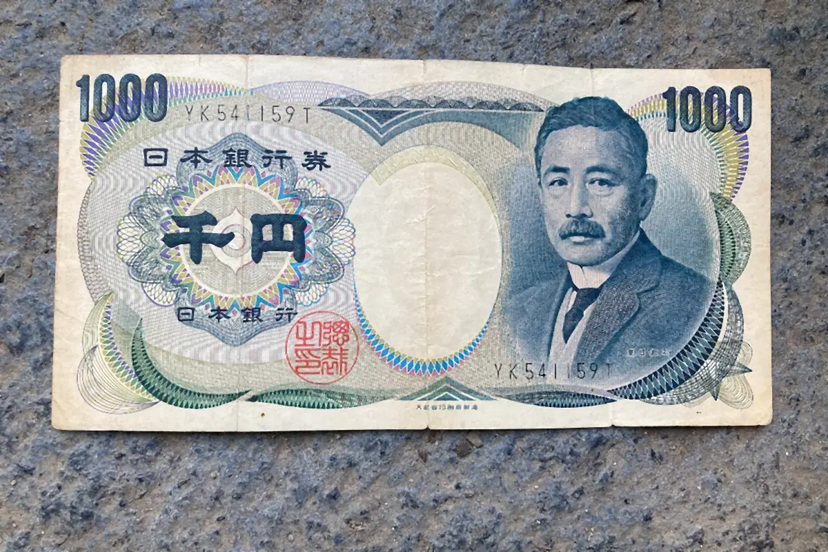 千円札が1枚。1,000円の損失を表すイメージ